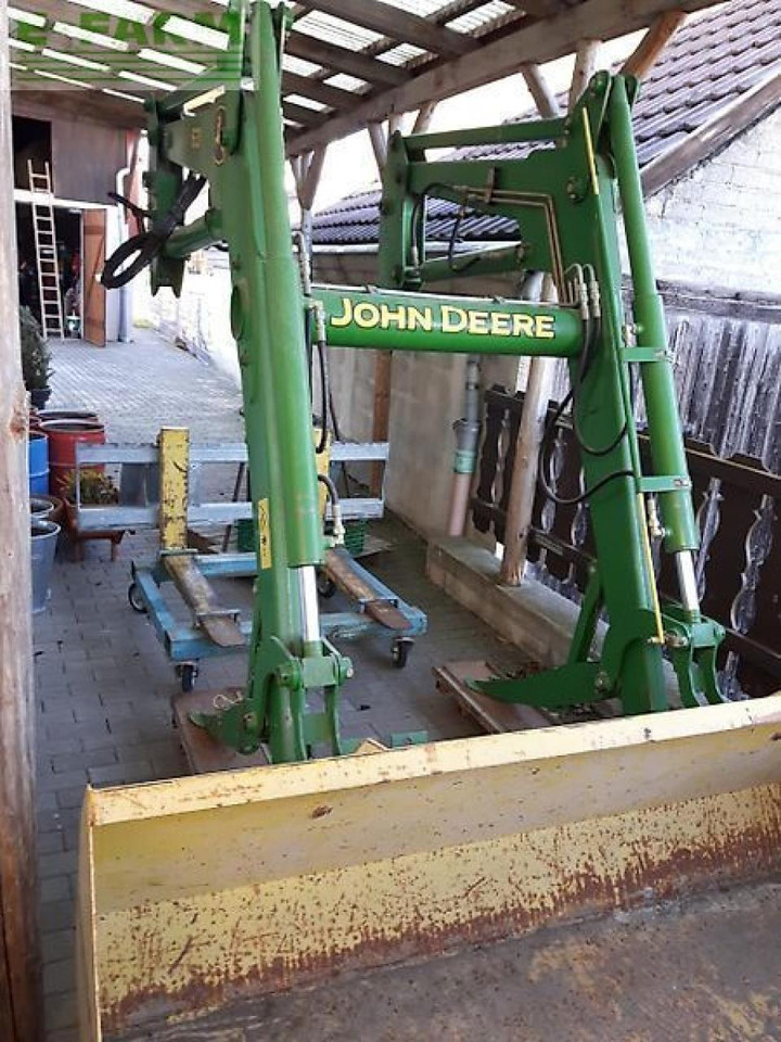 John Deere 6110 mit frontlader - Traktor: 2 kép. John Deere 6110 mit frontlader - Traktor: 2 kép.