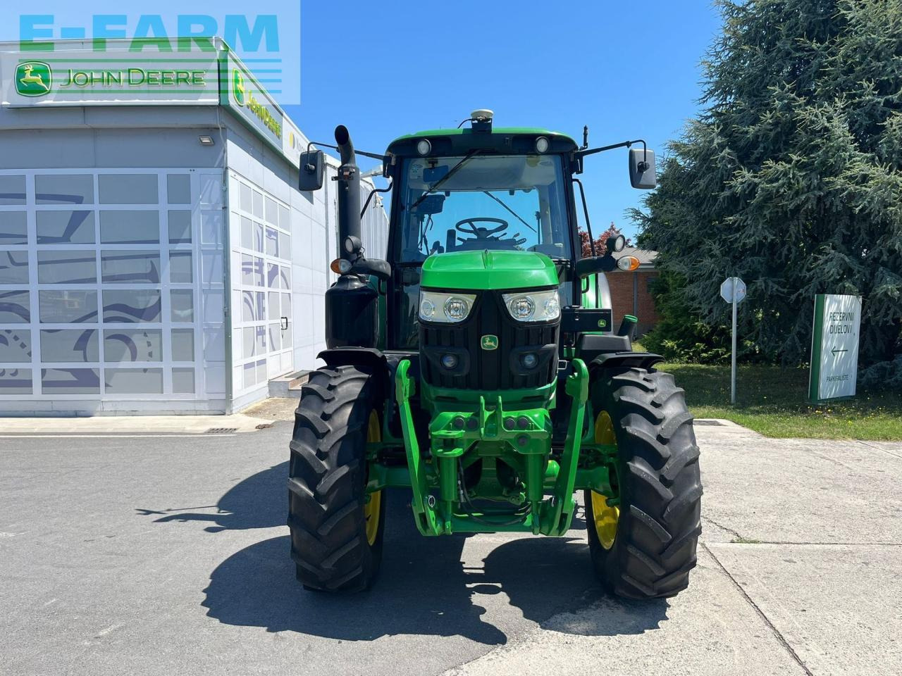 John Deere 6110M - Traktor: 3 kép. John Deere 6110M - Traktor: 3 kép.