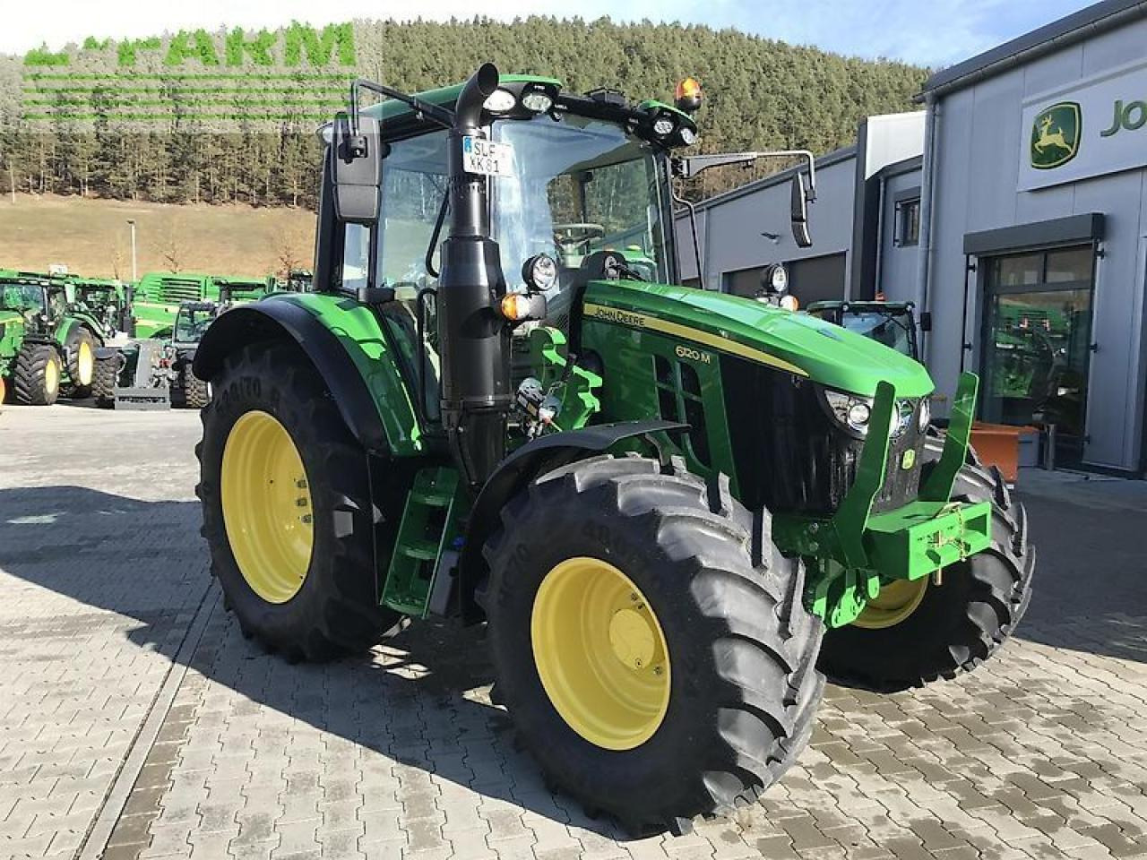 John Deere 6120m - Traktor: 3 kép. John Deere 6120m - Traktor: 3 kép.