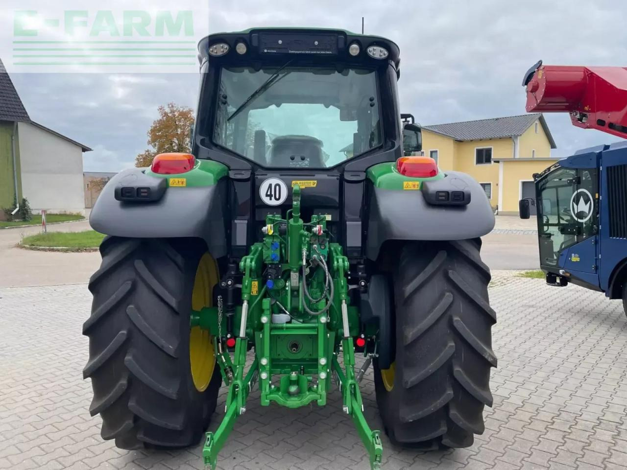 John Deere 6120m - Traktor: 3 kép. John Deere 6120m - Traktor: 3 kép.