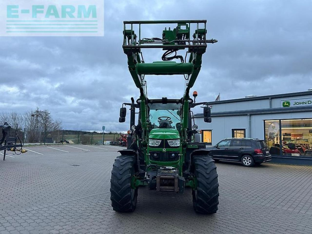 John Deere 6120r - Traktor: 2 kép. John Deere 6120r - Traktor: 2 kép.