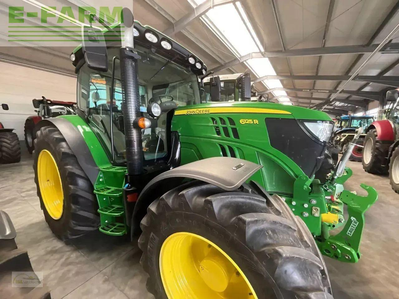 John Deere 6125 r - Traktor: 3 kép. John Deere 6125 r - Traktor: 3 kép.