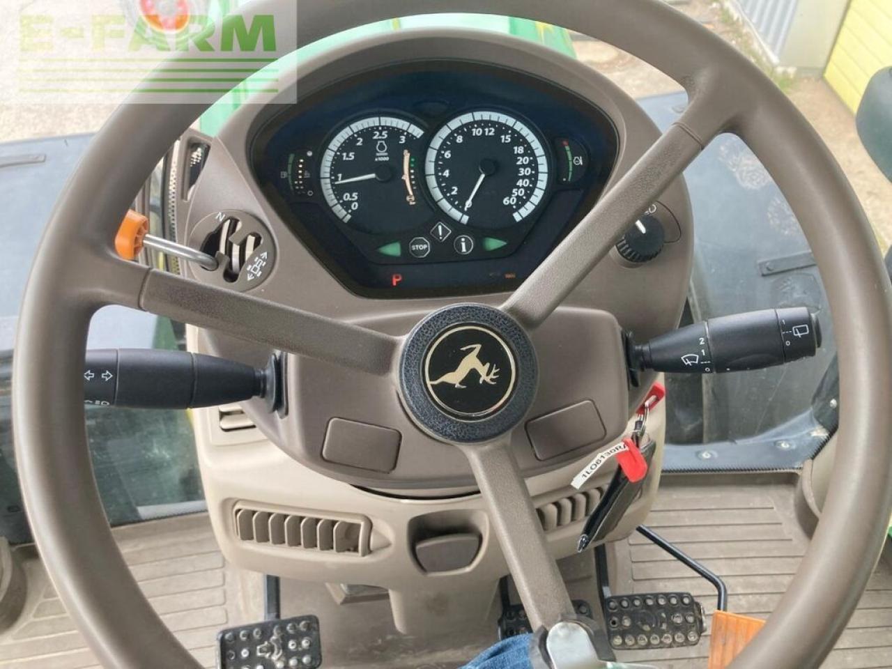 Traktor John Deere 6130r: 8 kép.