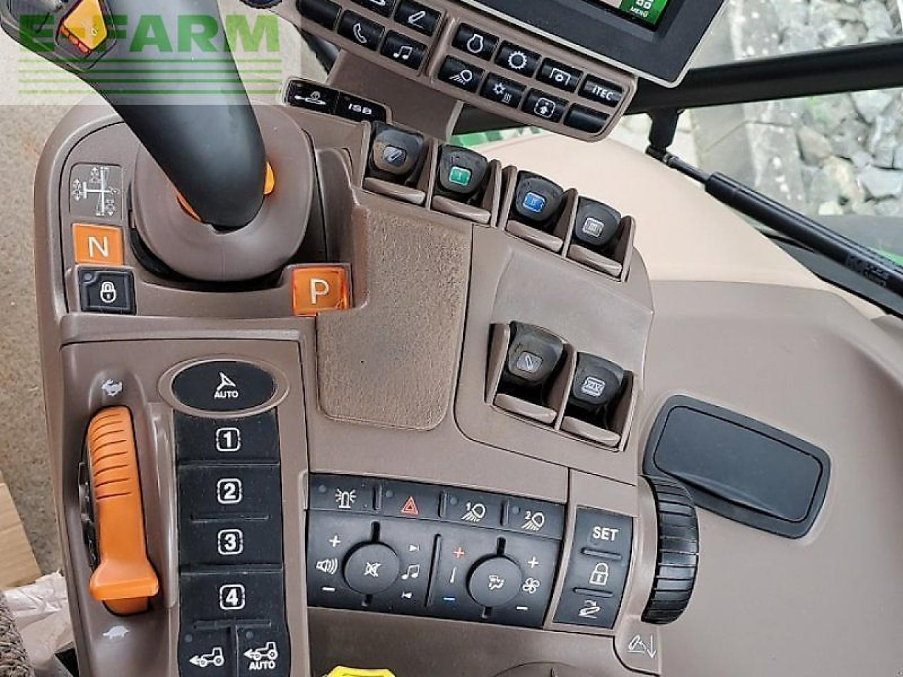 John Deere 6145r - Traktor: 2 kép. John Deere 6145r - Traktor: 2 kép.