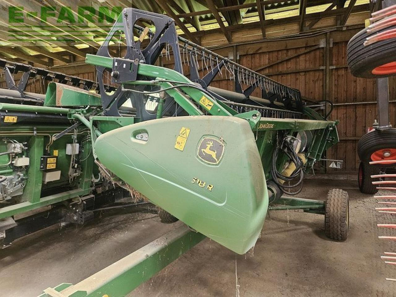 John Deere 618r + transportwagen - Kombájn adapter: 1 kép. John Deere 618r + transportwagen - Kombájn adapter: 1 kép.