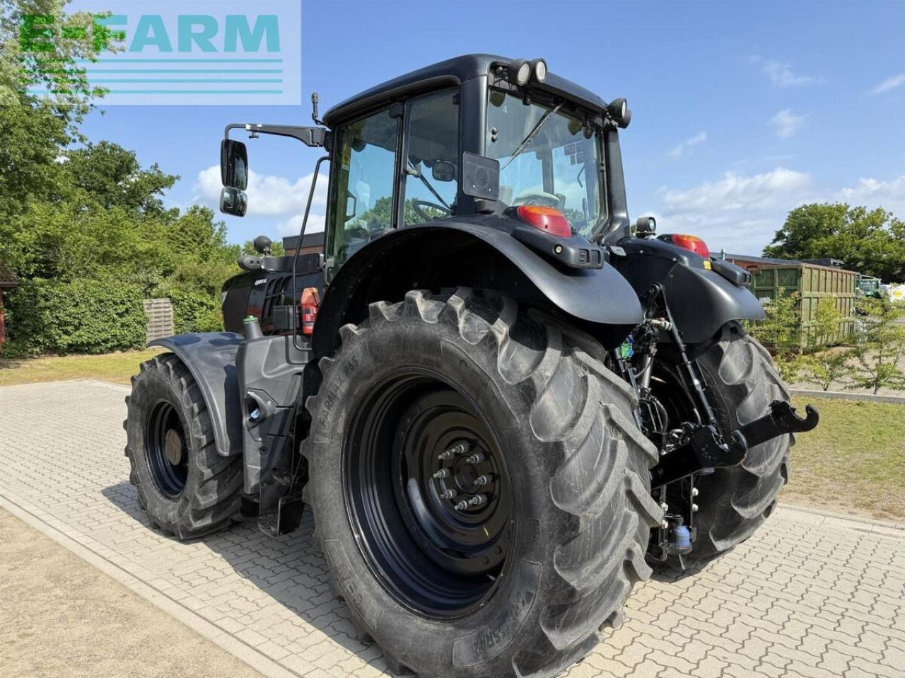 John Deere 6195m black - Traktor: 3 kép. John Deere 6195m black - Traktor: 3 kép.