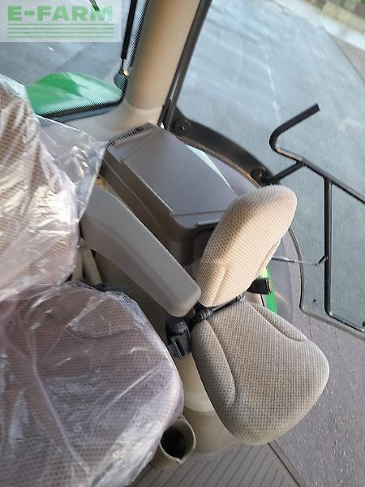Traktor John Deere 6210r: 10 kép.