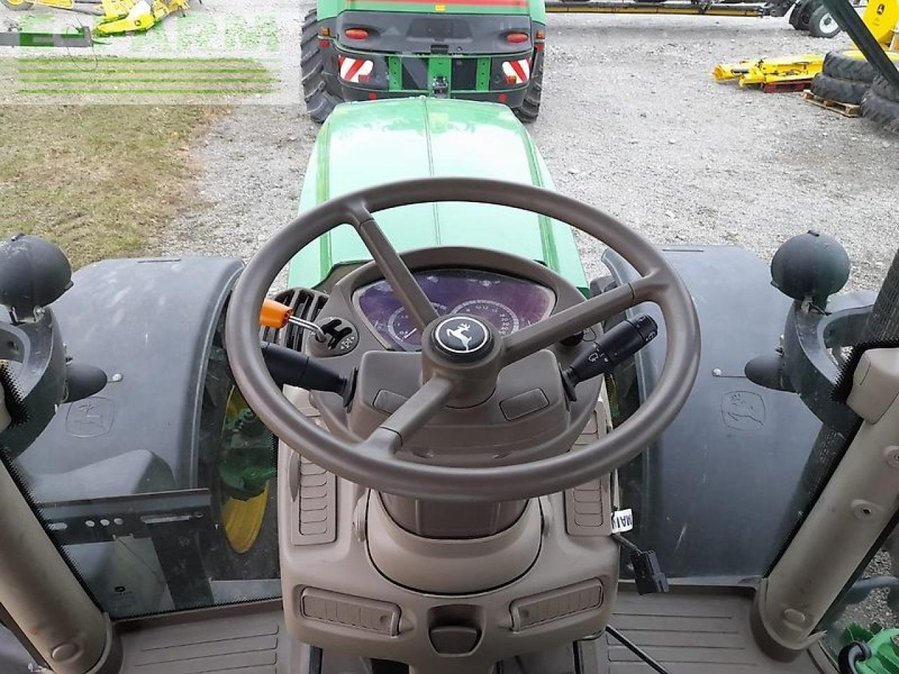Traktor John Deere 6210r: 8 kép.