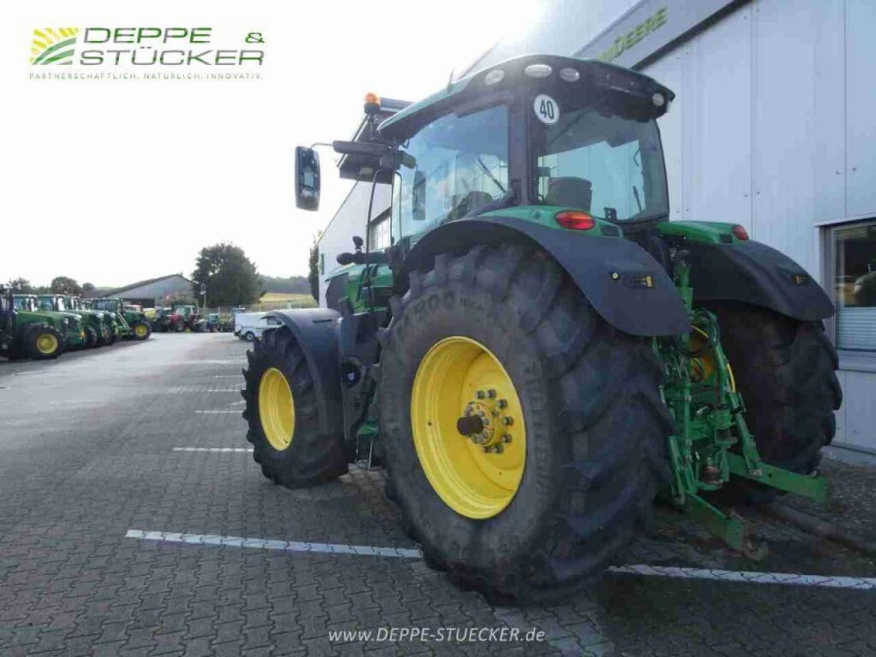 John Deere 6215r - Traktor: 4 kép. John Deere 6215r - Traktor: 4 kép.