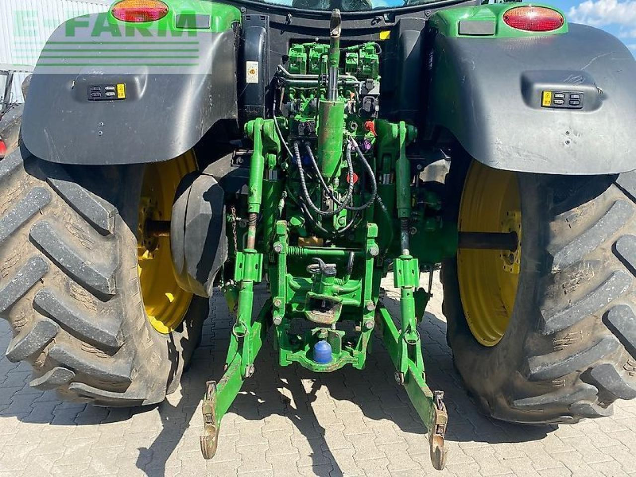 John Deere 6215r - Traktor: 4 kép. John Deere 6215r - Traktor: 4 kép.