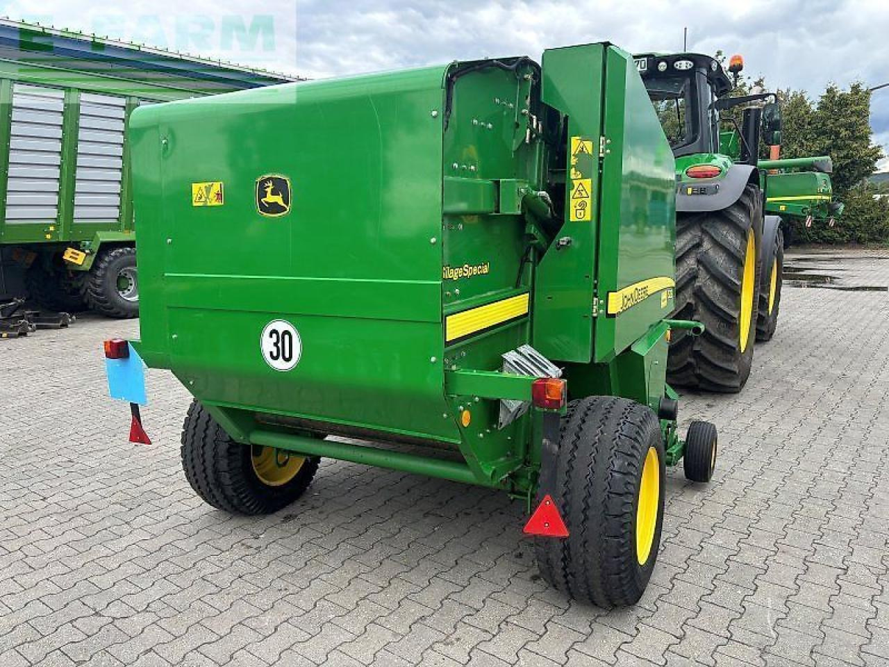 John Deere 623 - Kocka bálázó: 4 kép. John Deere 623 - Kocka bálázó: 4 kép.