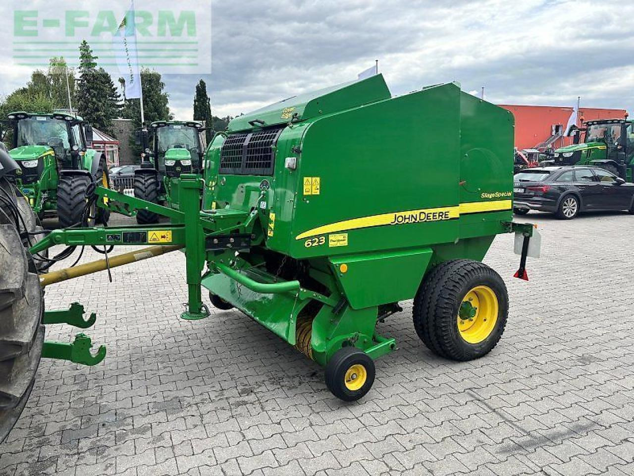 John Deere 623 - Kocka bálázó: 1 kép. John Deere 623 - Kocka bálázó: 1 kép.