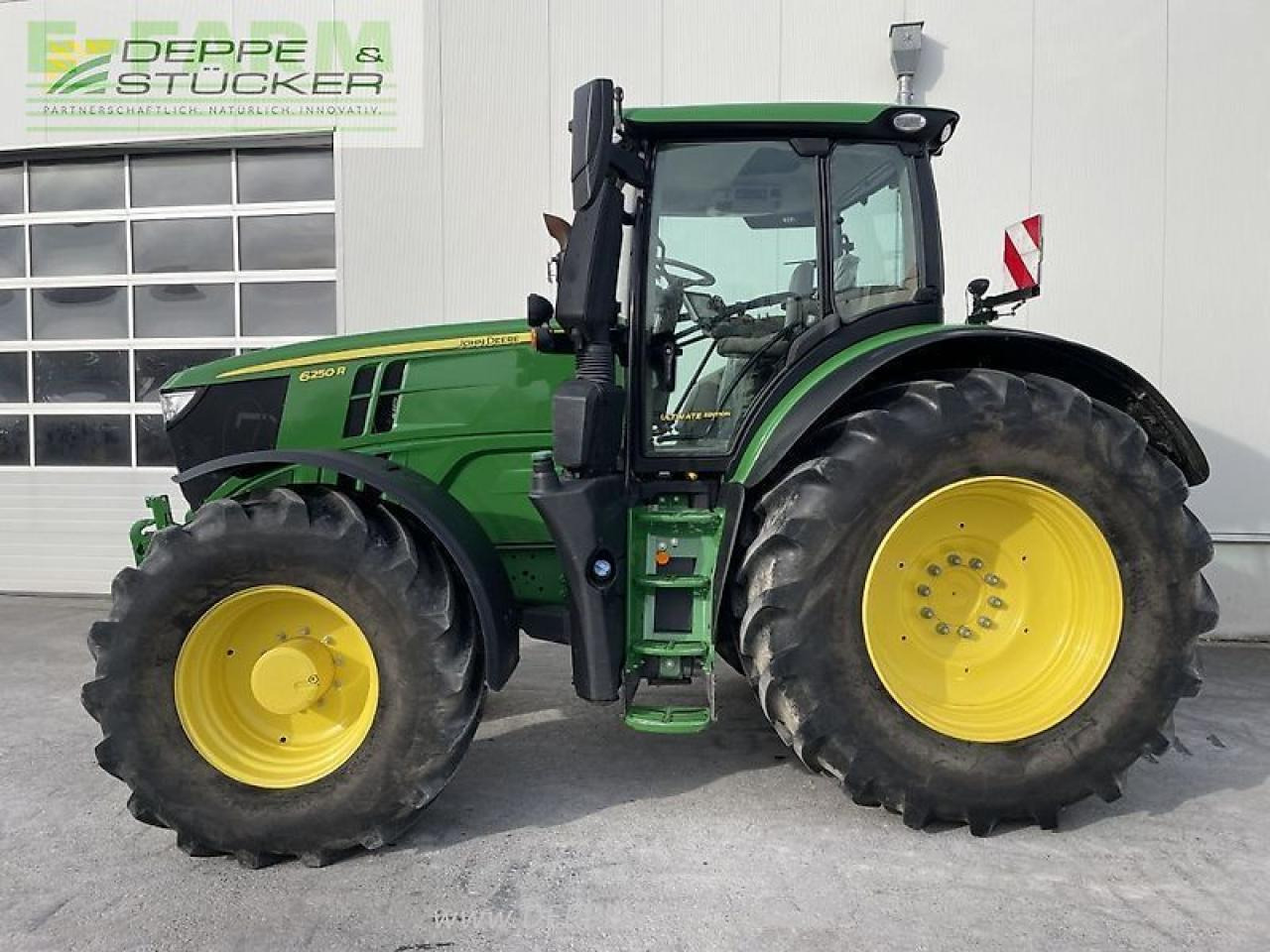 Traktor John Deere 6250r: 10 kép. Traktor John Deere 6250r: 10 kép.