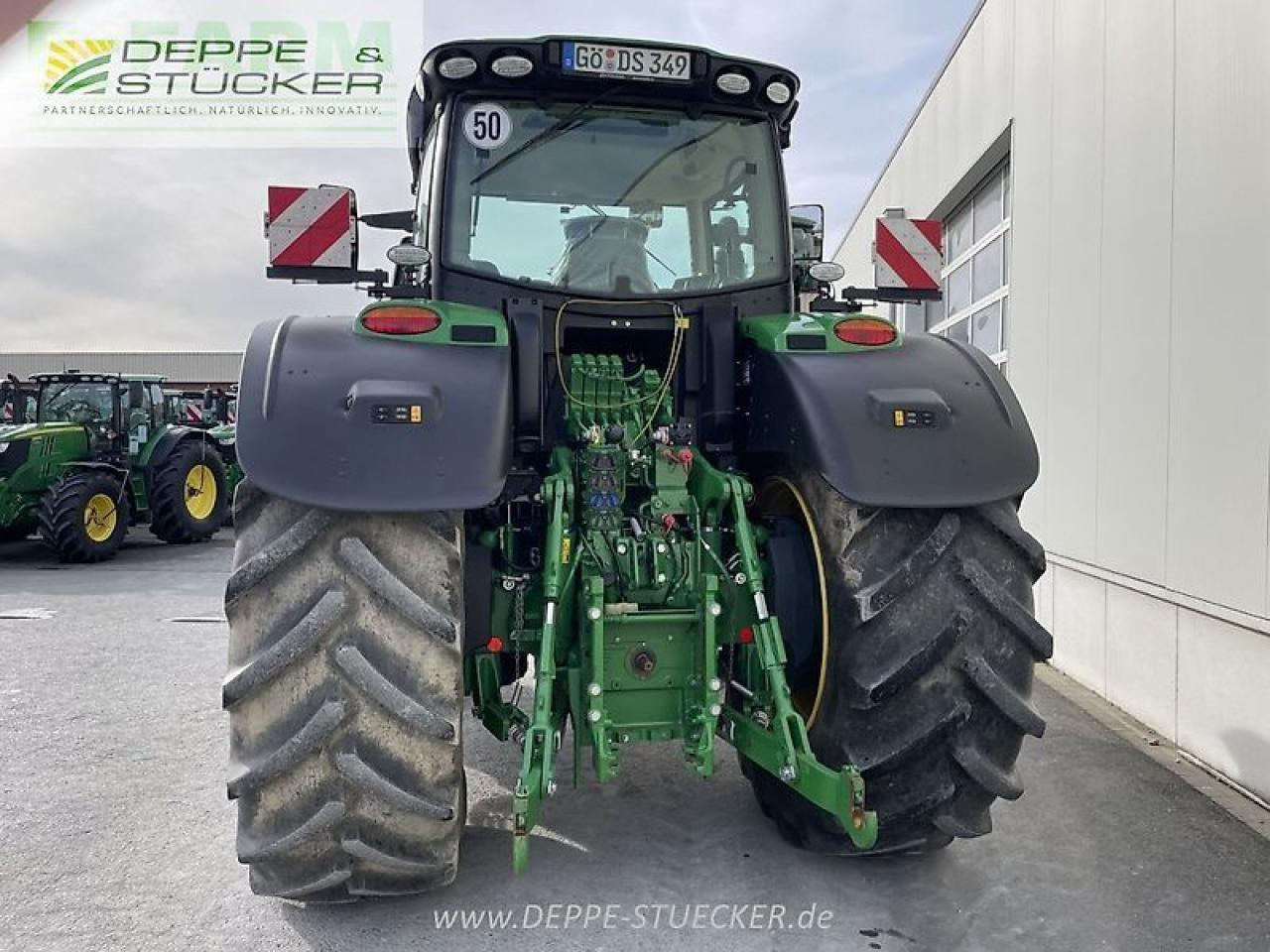 Traktor John Deere 6250r: 8 kép. Traktor John Deere 6250r: 8 kép.
