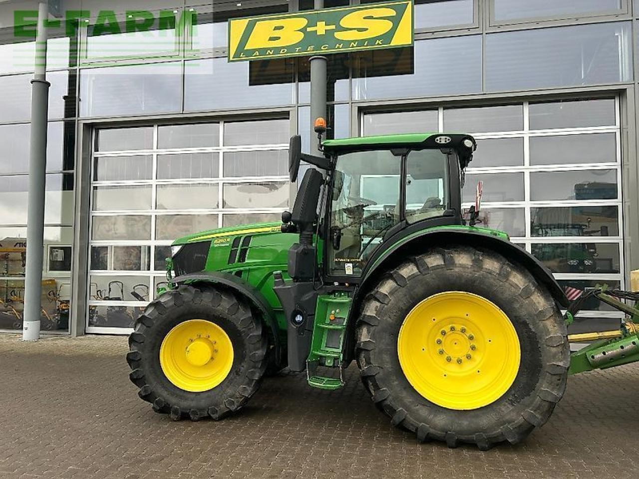 John Deere 6250r - Traktor: 1 kép. John Deere 6250r - Traktor: 1 kép.