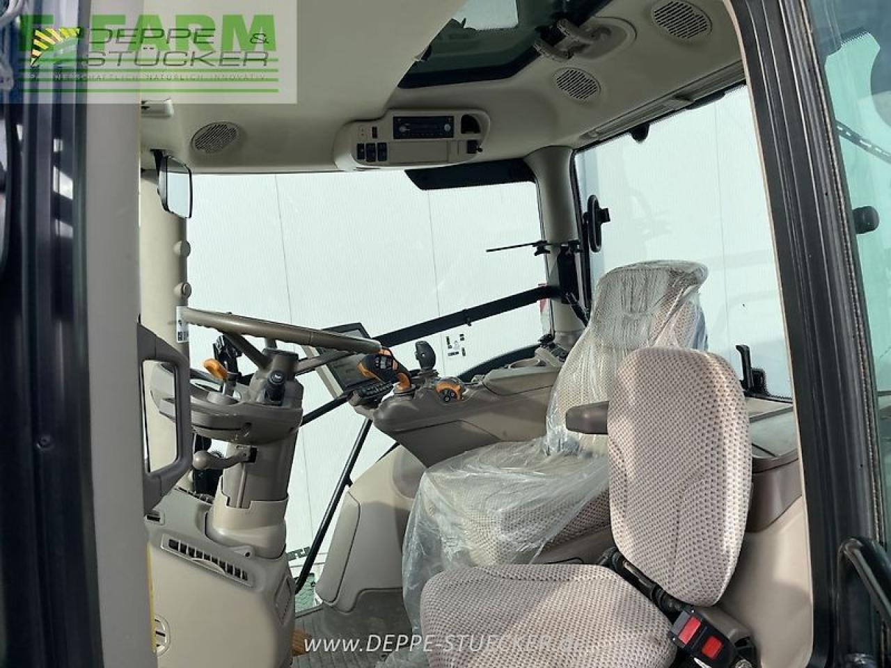 Traktor John Deere 6250r: 6 kép. Traktor John Deere 6250r: 6 kép.