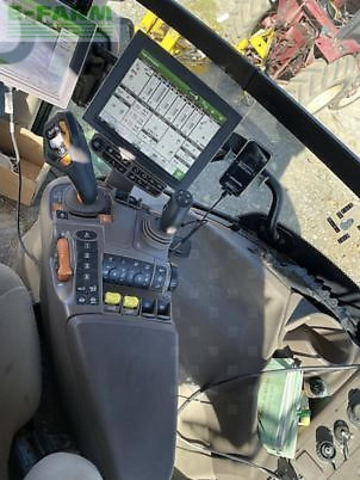 Traktor John Deere 6250r: 8 kép.