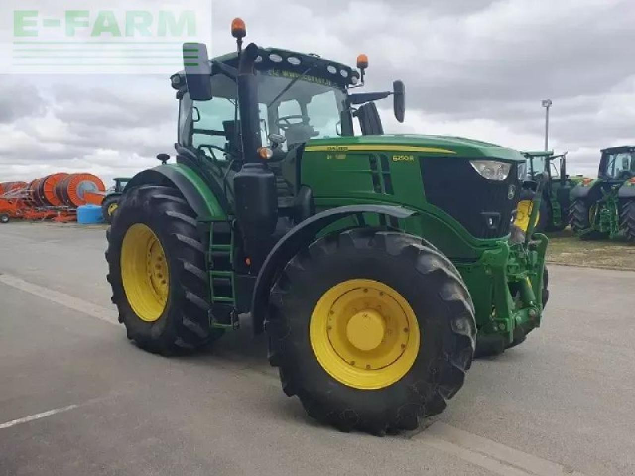 John Deere 6250r - Traktor: 2 kép. John Deere 6250r - Traktor: 2 kép.