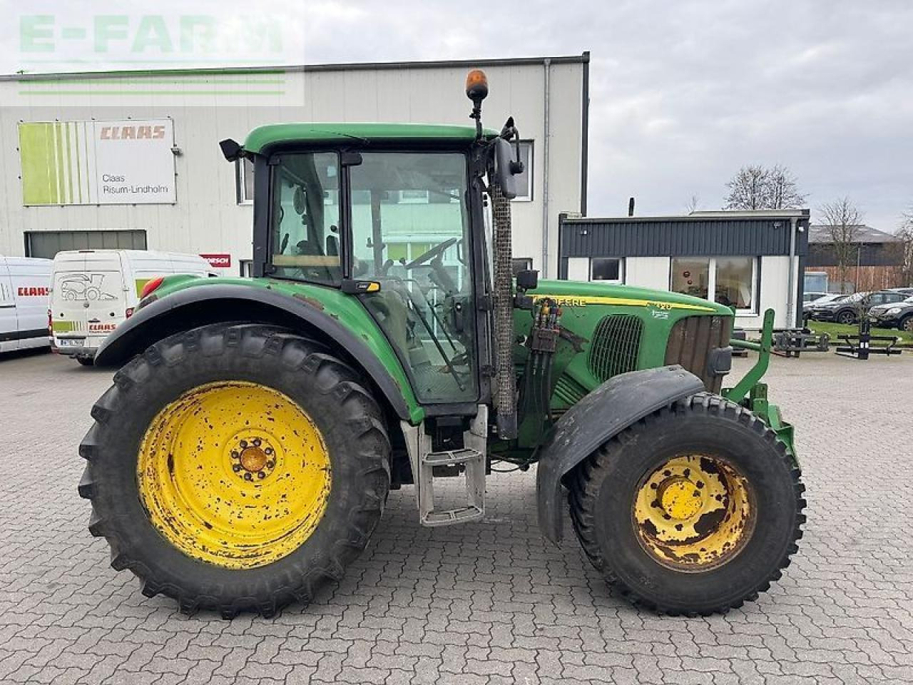 John Deere 6320 - Traktor: 2 kép. John Deere 6320 - Traktor: 2 kép.