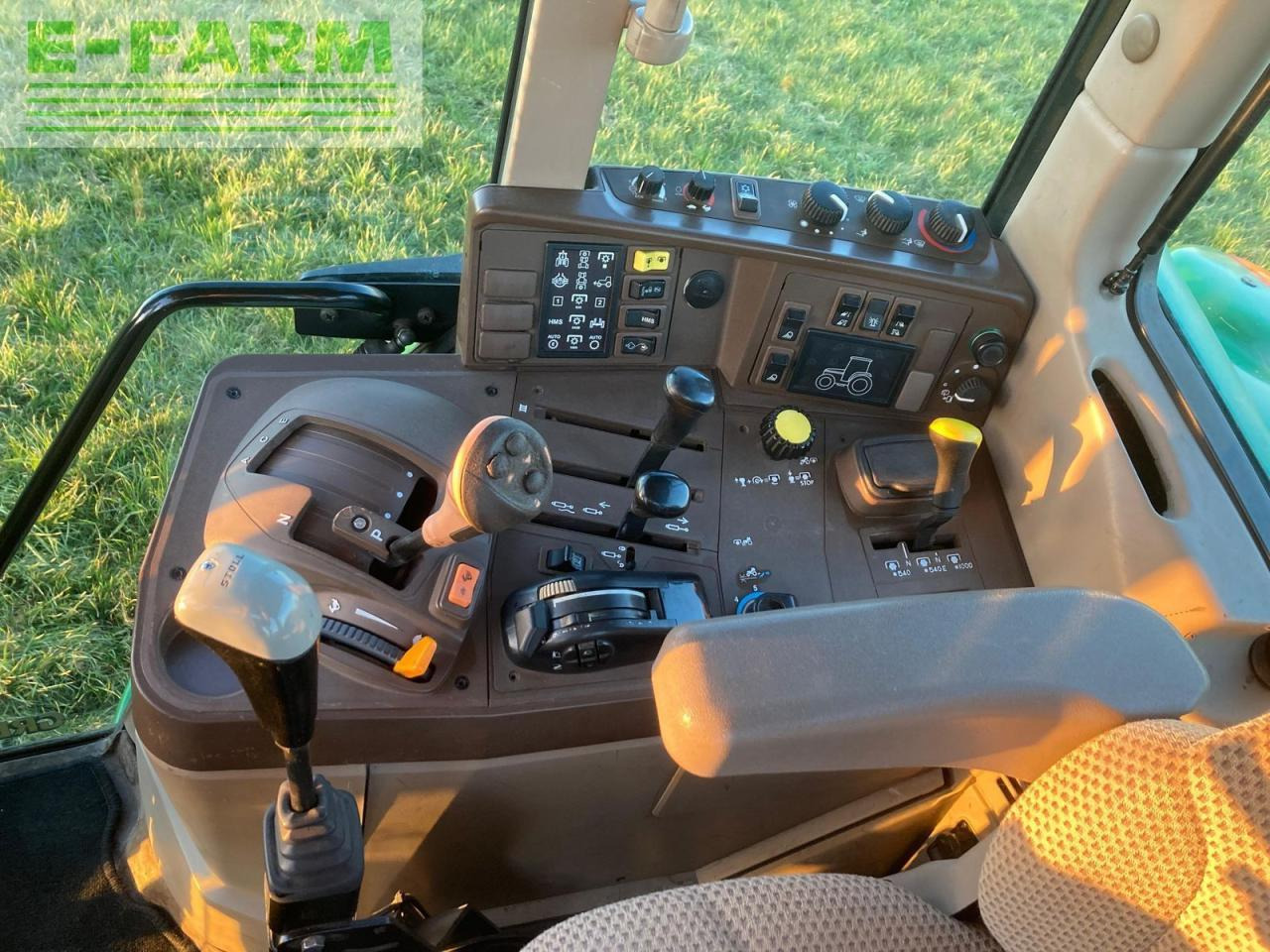 John Deere 6320 autoquad eco-shift - Traktor: 5 kép. John Deere 6320 autoquad eco-shift - Traktor: 5 kép.