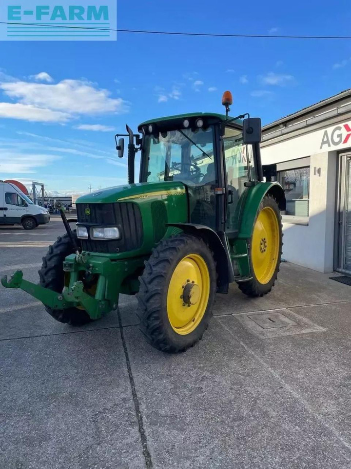 John Deere 6320 premium - Traktor: 2 kép. John Deere 6320 premium - Traktor: 2 kép.