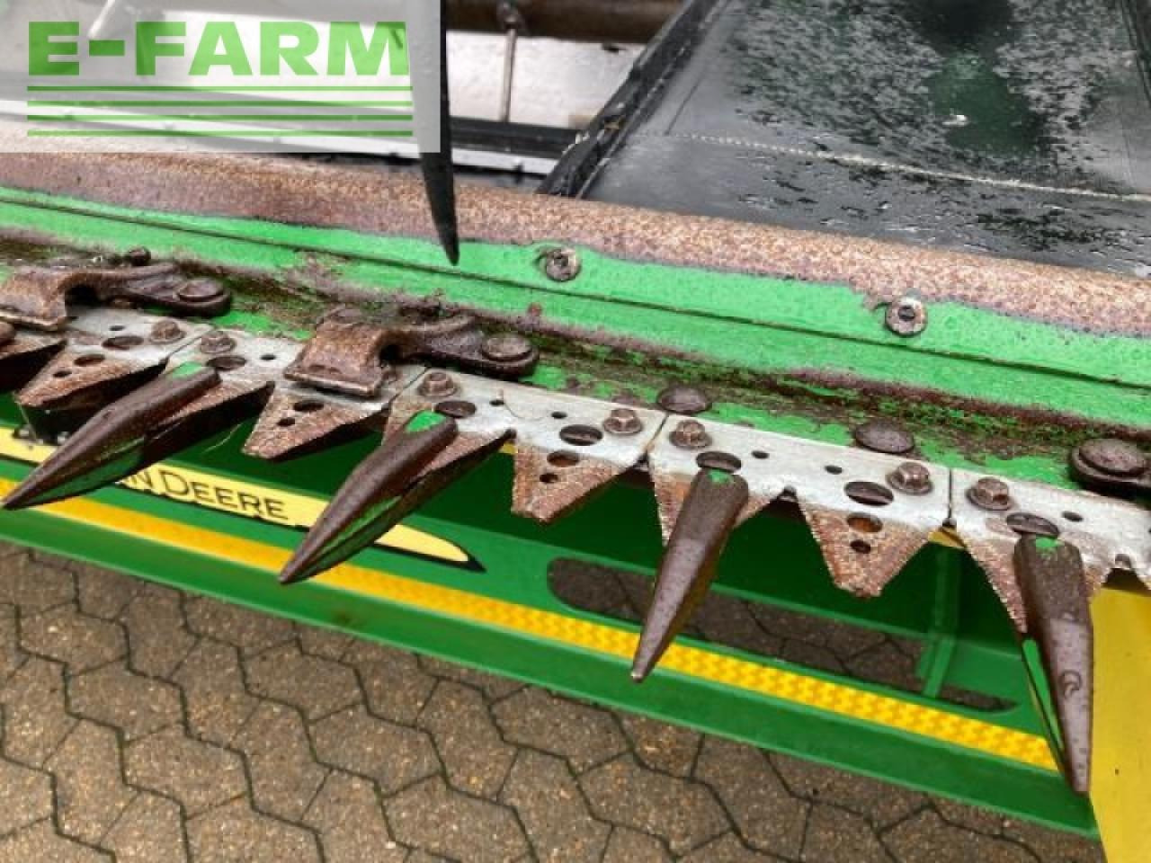 Takarmánybetakarító gép John Deere 640d: 10 kép.