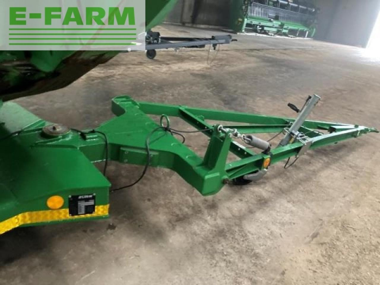 John Deere 640x - Takarmánybetakarító gép: 3 kép. John Deere 640x - Takarmánybetakarító gép: 3 kép.