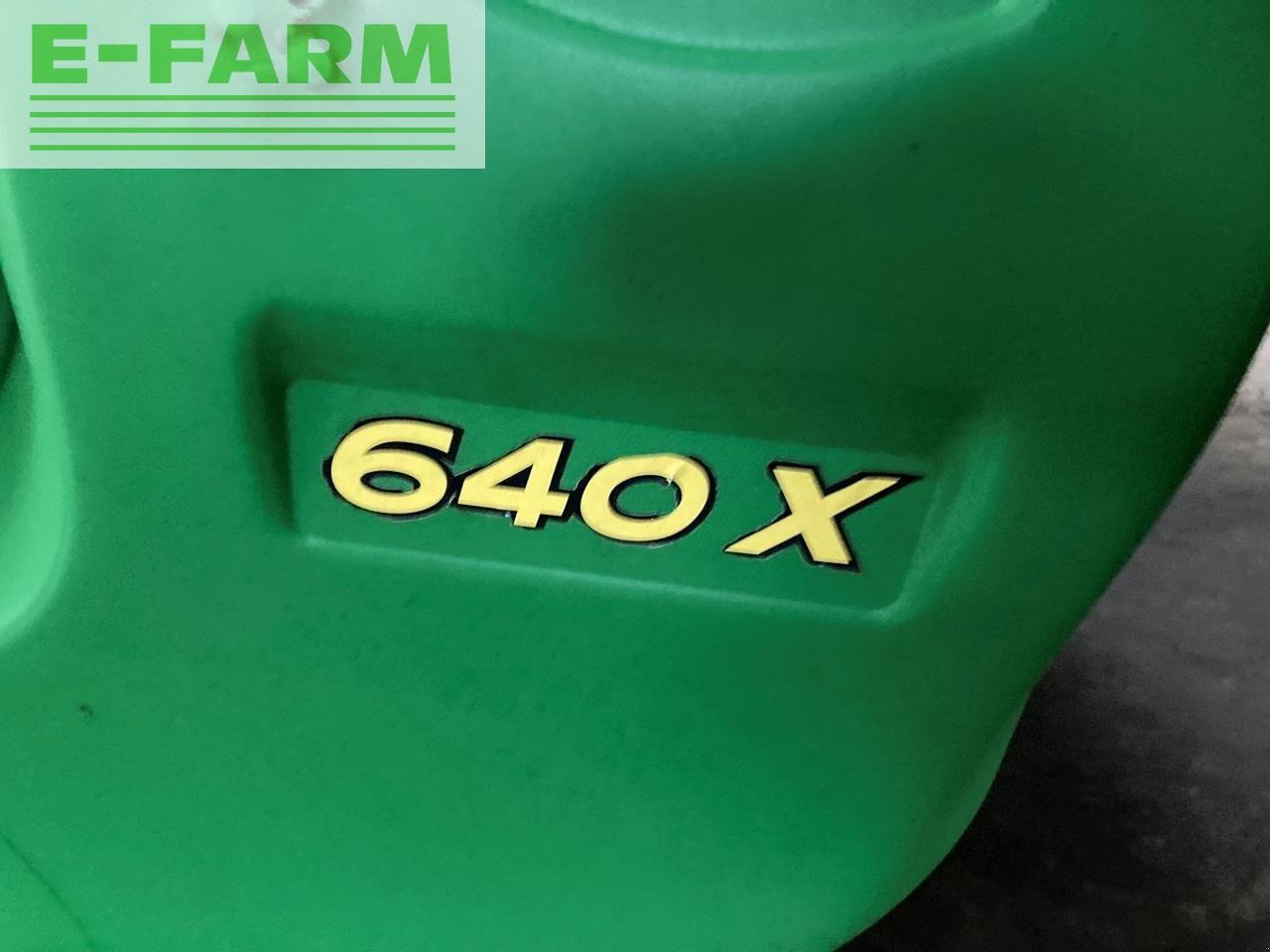 John Deere 640x - Takarmánybetakarító gép: 1 kép. John Deere 640x - Takarmánybetakarító gép: 1 kép.