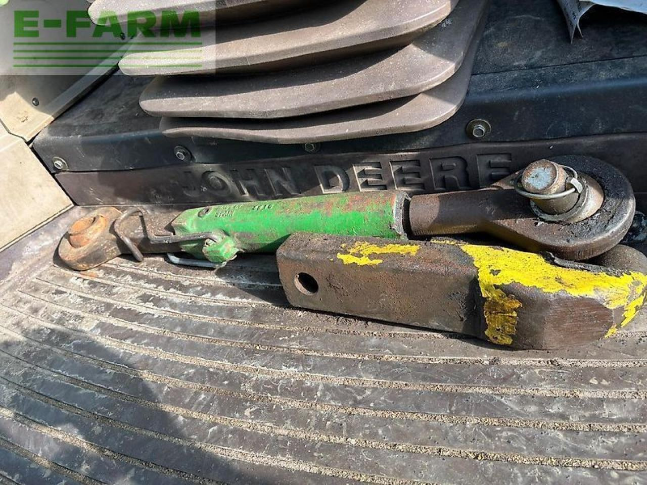 John Deere 6420 - Traktor: 3 kép. John Deere 6420 - Traktor: 3 kép.