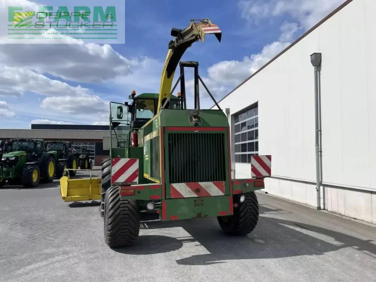 Önjáró szecskázógép John Deere 6810: 13 kép. Önjáró szecskázógép John Deere 6810: 13 kép.