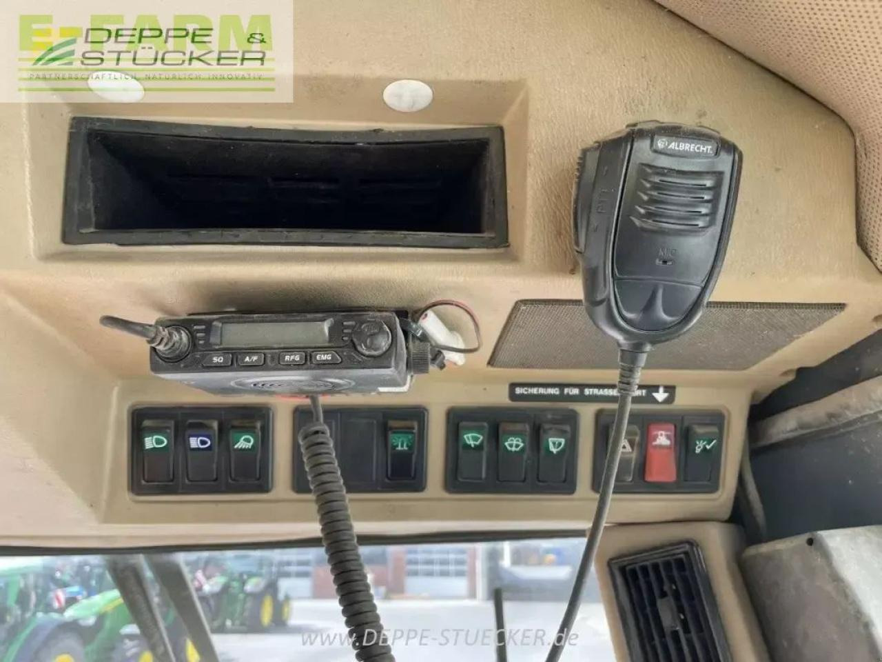 Önjáró szecskázógép John Deere 6810: 8 kép. Önjáró szecskázógép John Deere 6810: 8 kép.