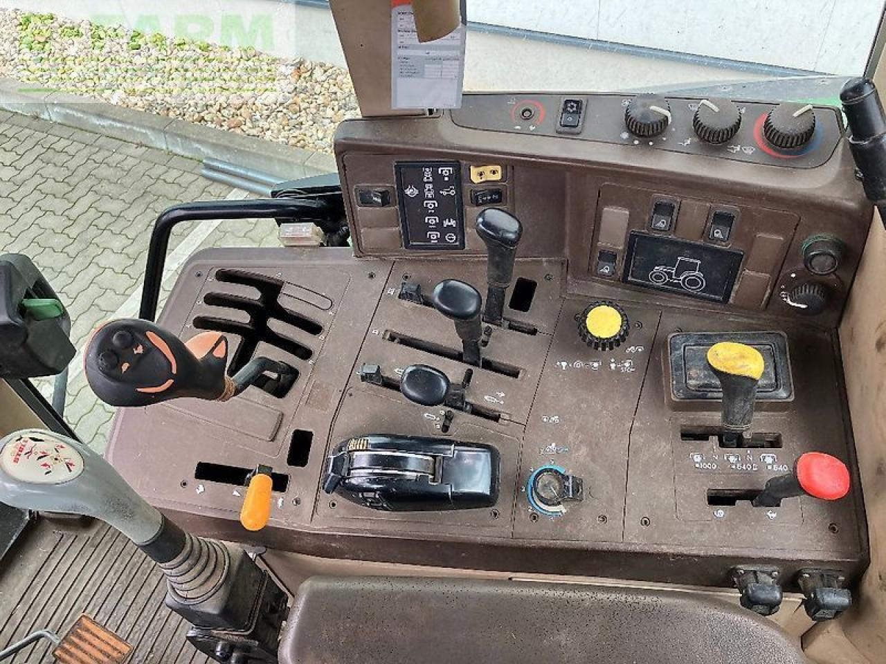 John Deere 6810 - Traktor: 5 kép. John Deere 6810 - Traktor: 5 kép.