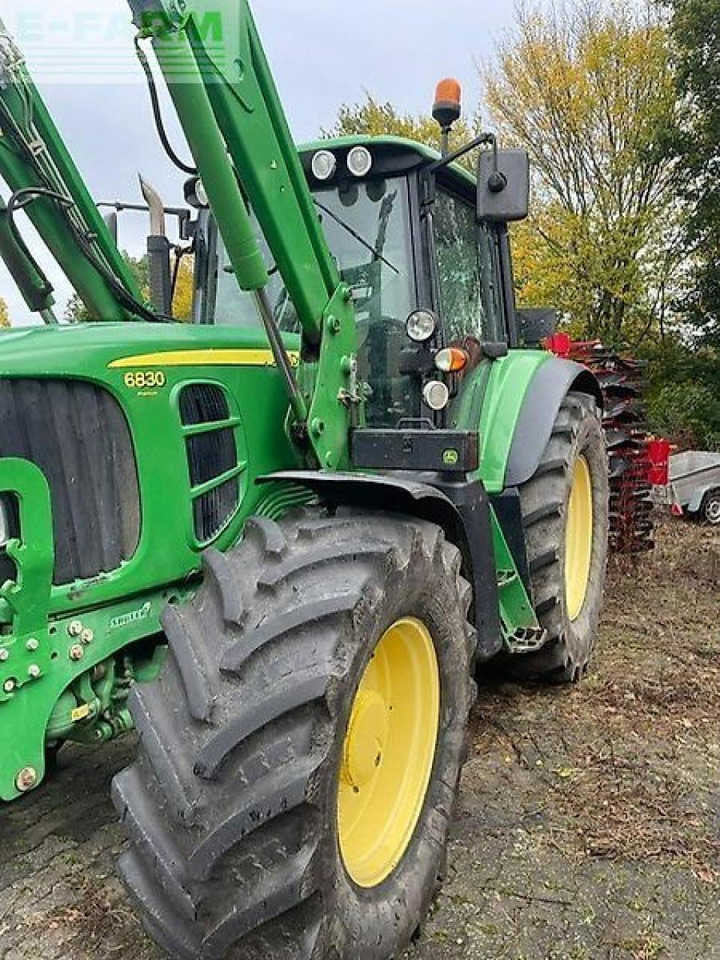 John Deere 6830 premium - Traktor: 1 kép. John Deere 6830 premium - Traktor: 1 kép.