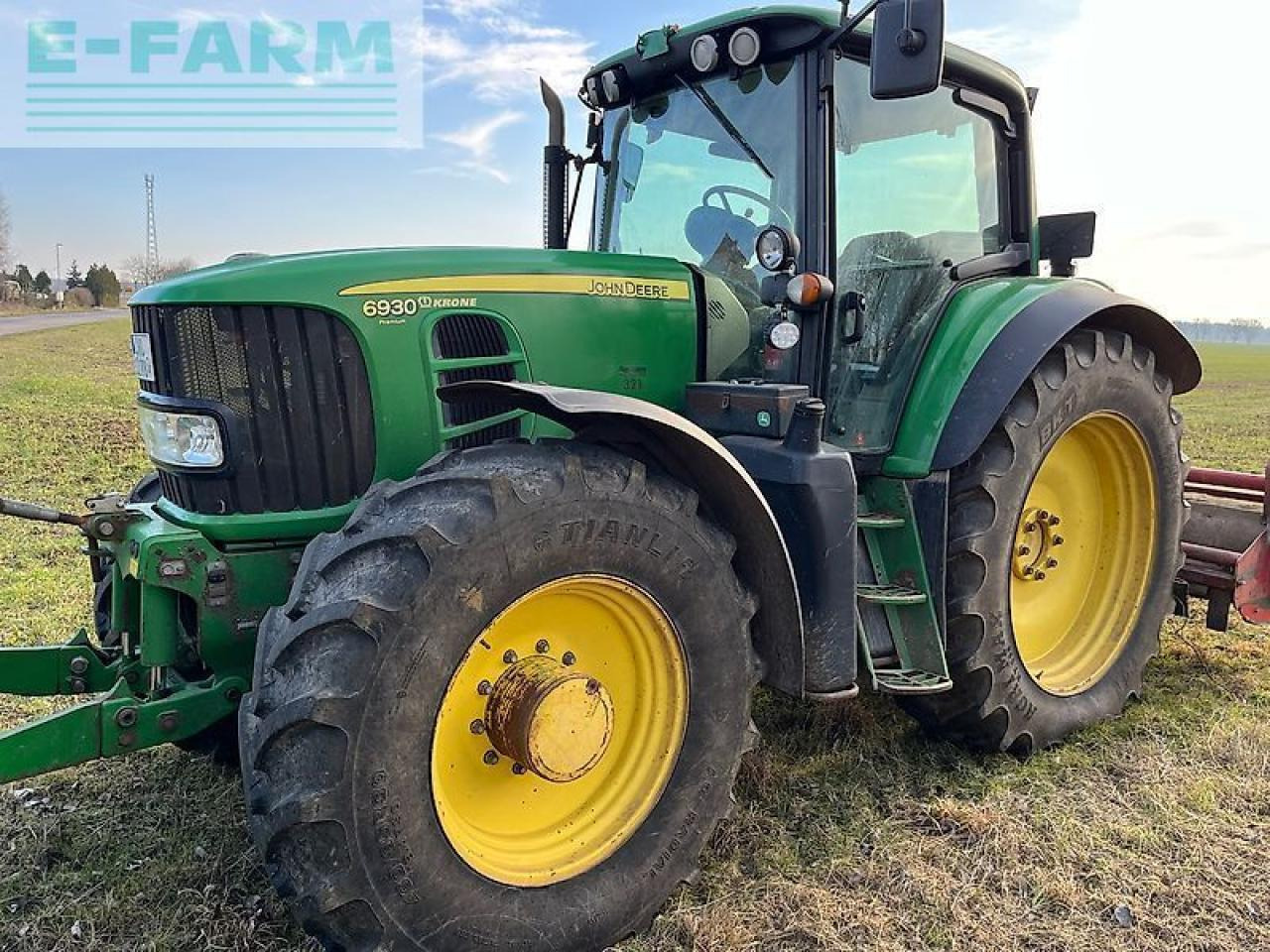 John Deere 6930 premium - Traktor: 1 kép. John Deere 6930 premium - Traktor: 1 kép.