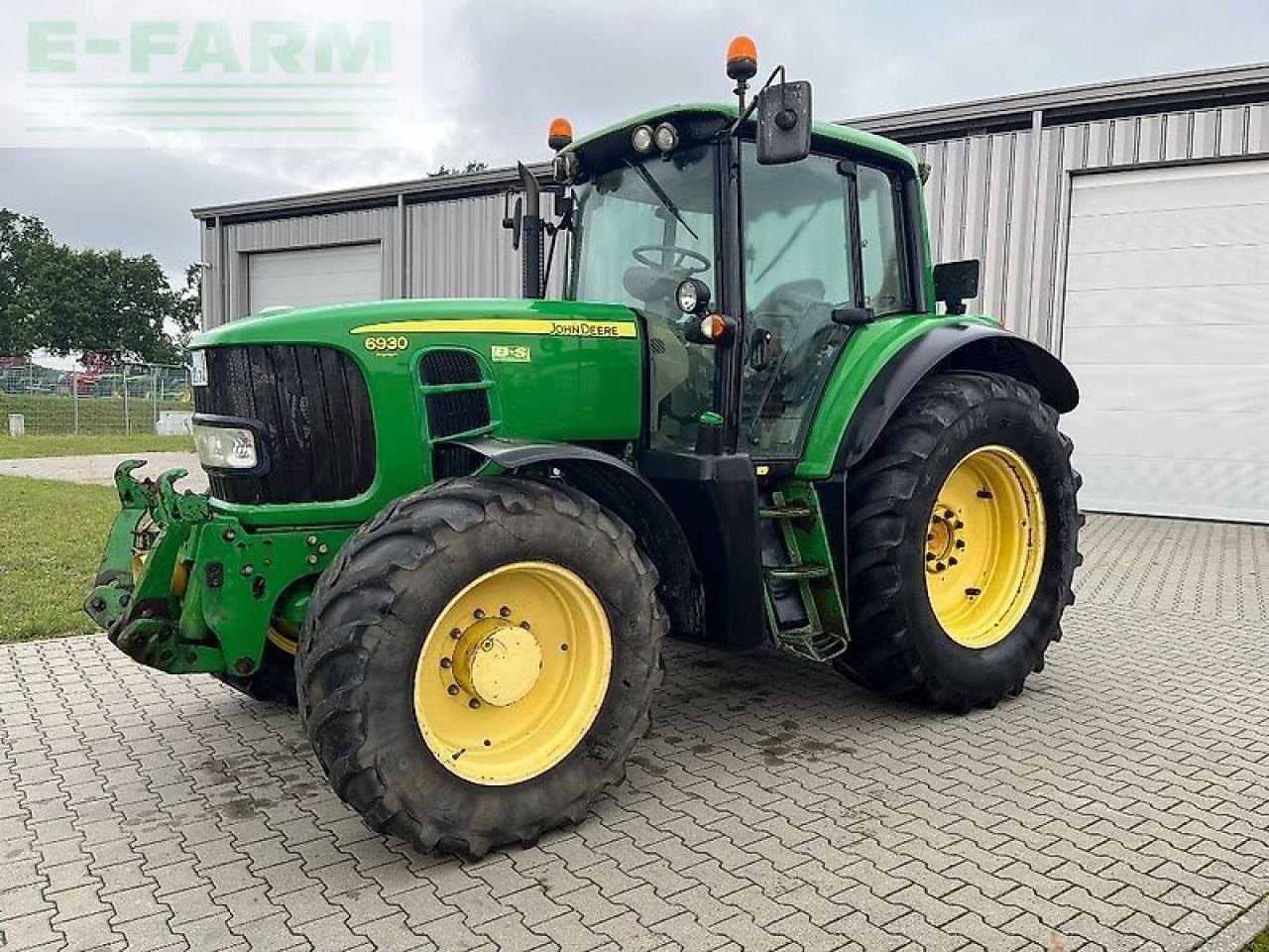 John Deere 6930 premium - Traktor: 1 kép. John Deere 6930 premium - Traktor: 1 kép.