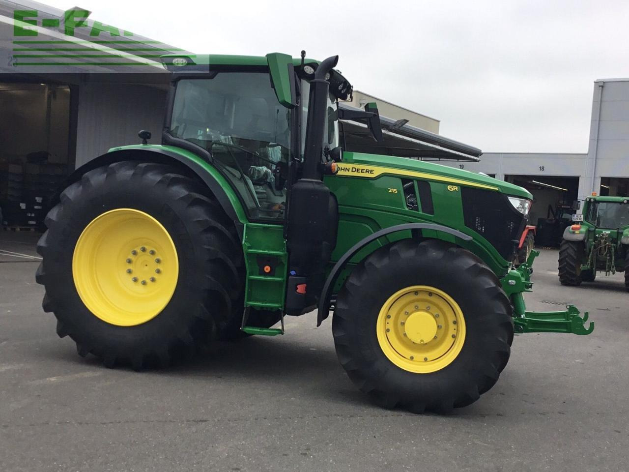 John Deere 6R215 - Traktor: 5 kép. John Deere 6R215 - Traktor: 5 kép.