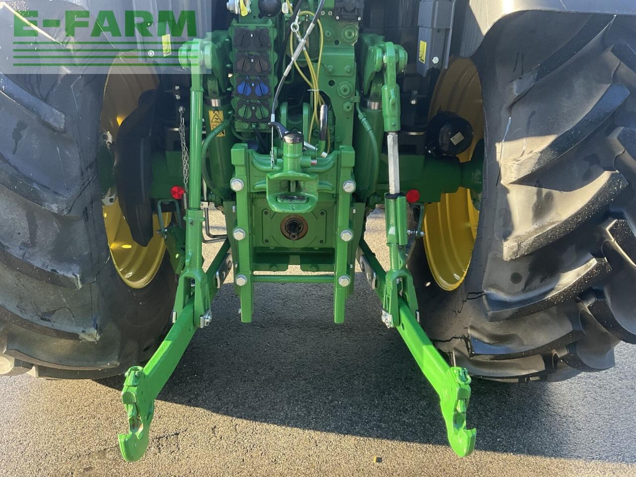 Traktor John Deere 6r 110: 13 kép. Traktor John Deere 6r 110: 13 kép.