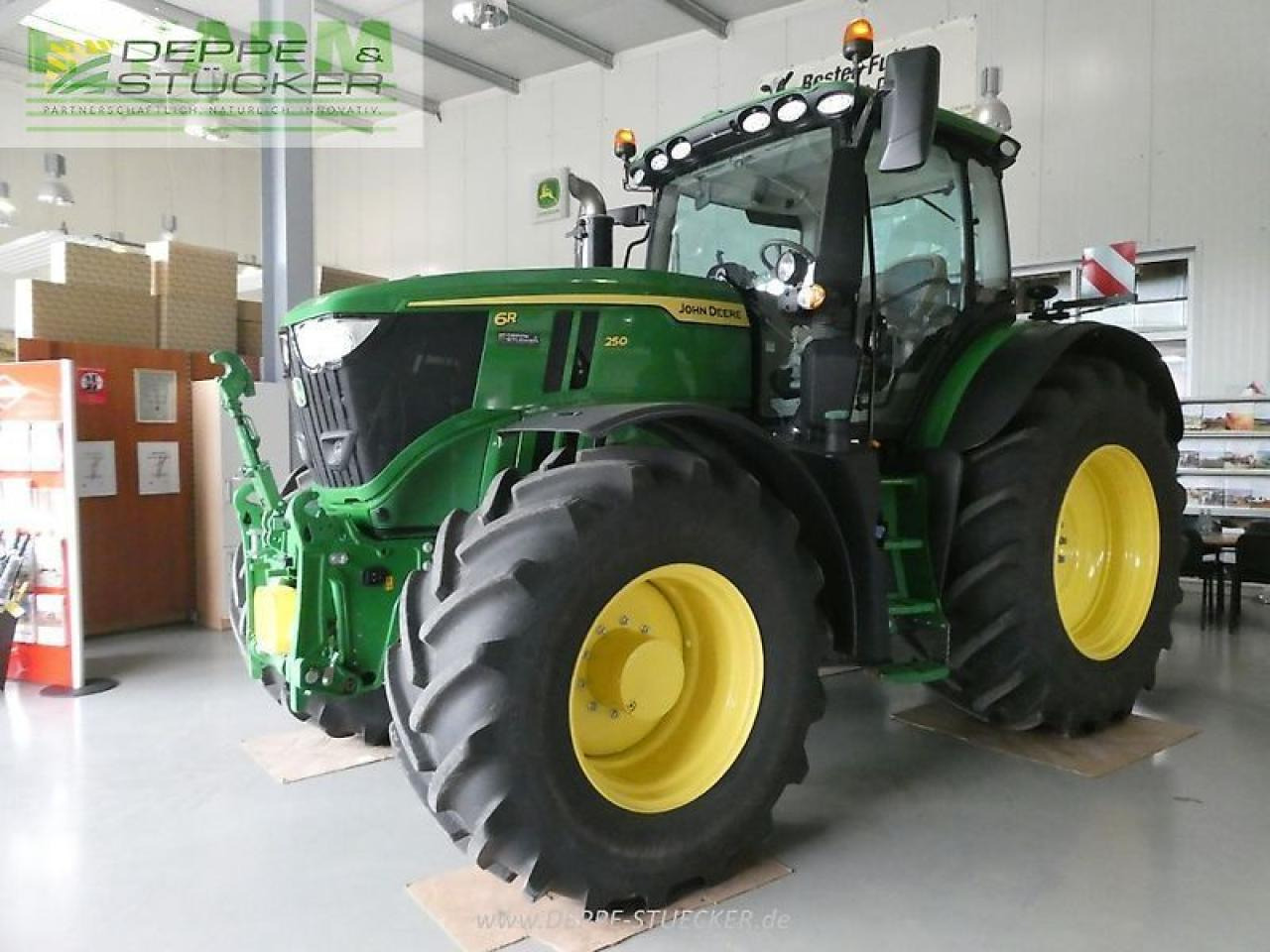 John Deere 6r 250 - Traktor: 2 kép. John Deere 6r 250 - Traktor: 2 kép.
