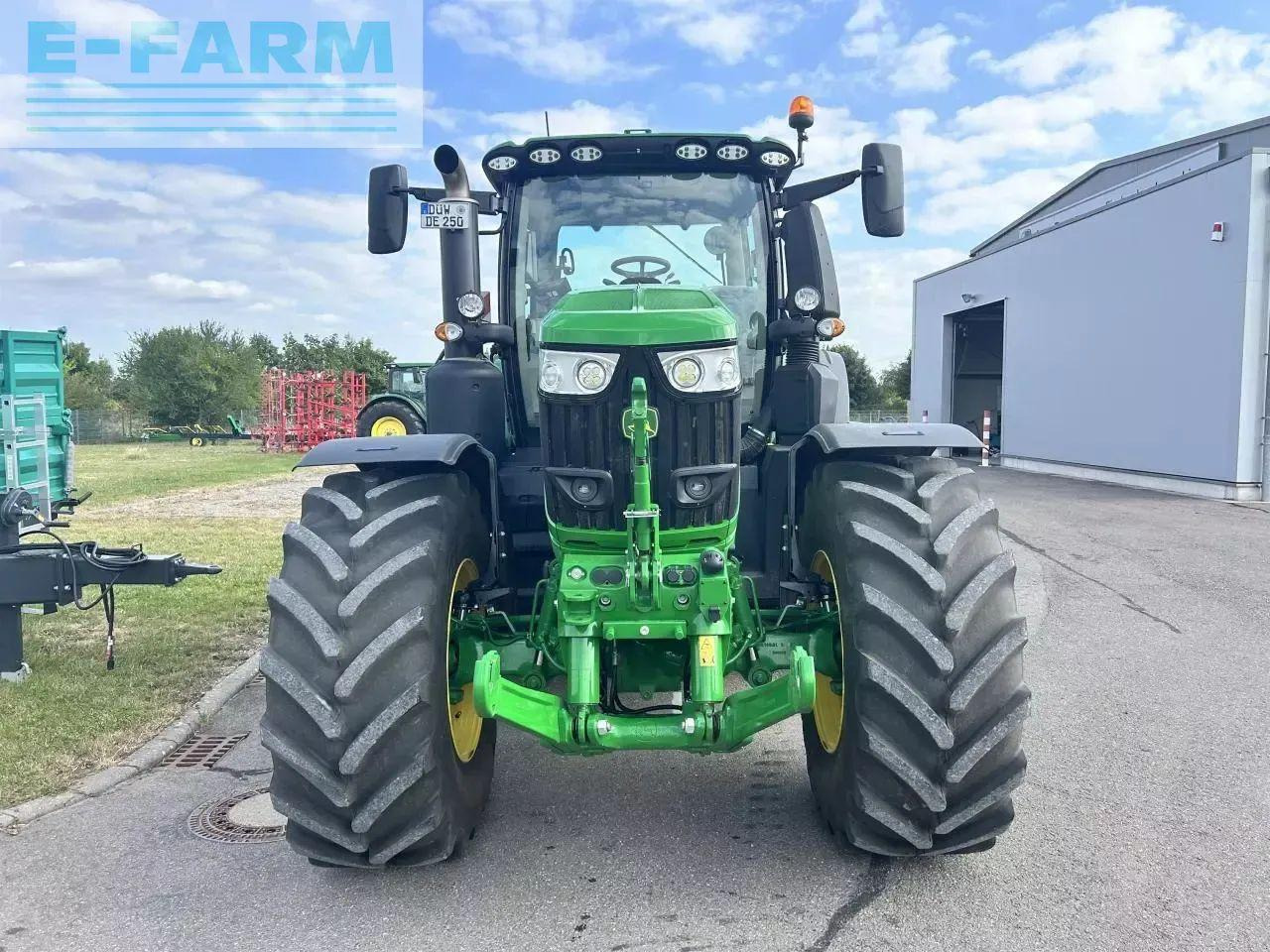 John Deere 6r 250 - Traktor: 3 kép. John Deere 6r 250 - Traktor: 3 kép.