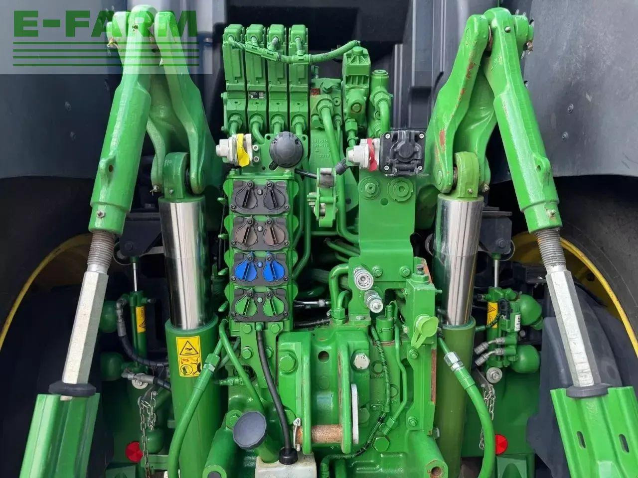 Traktor John Deere 6r 250: 6 kép. Traktor John Deere 6r 250: 6 kép.