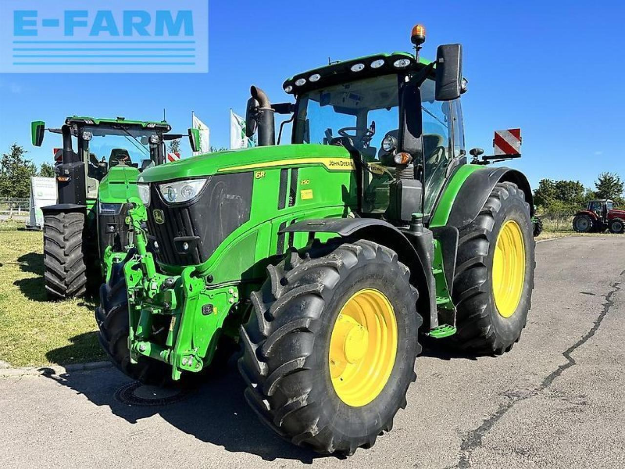 John Deere 6r 250 - Traktor: 2 kép. John Deere 6r 250 - Traktor: 2 kép.