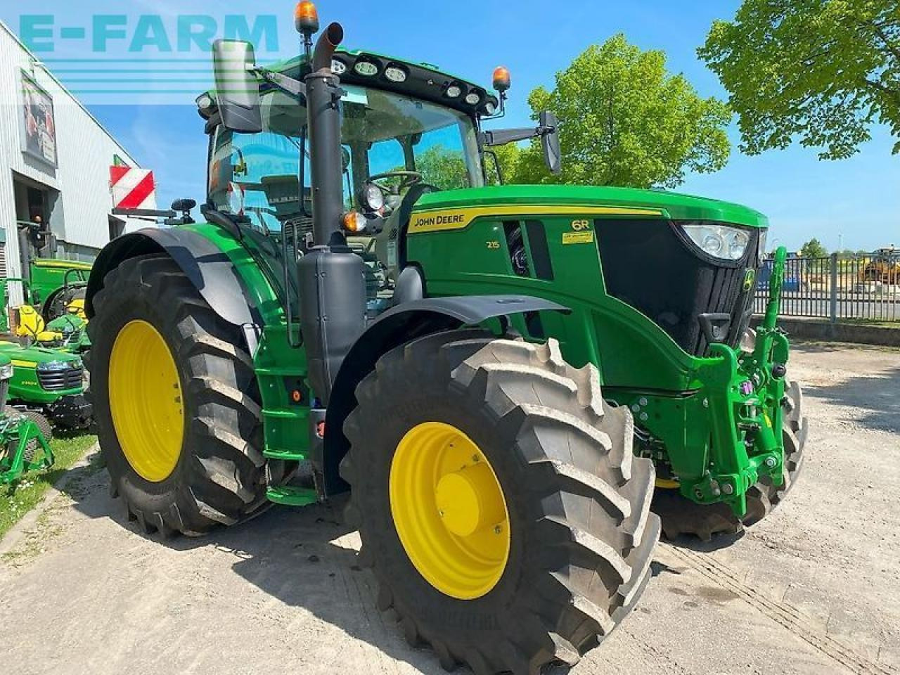 John Deere 6r215 - Traktor: 2 kép. John Deere 6r215 - Traktor: 2 kép.