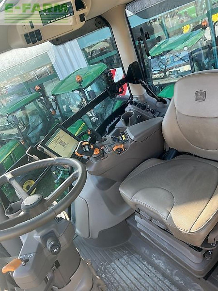 Traktor John Deere 6r250: 9 kép.