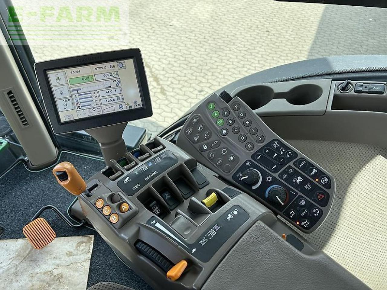 John Deere 7230r - Traktor: 3 kép. John Deere 7230r - Traktor: 3 kép.