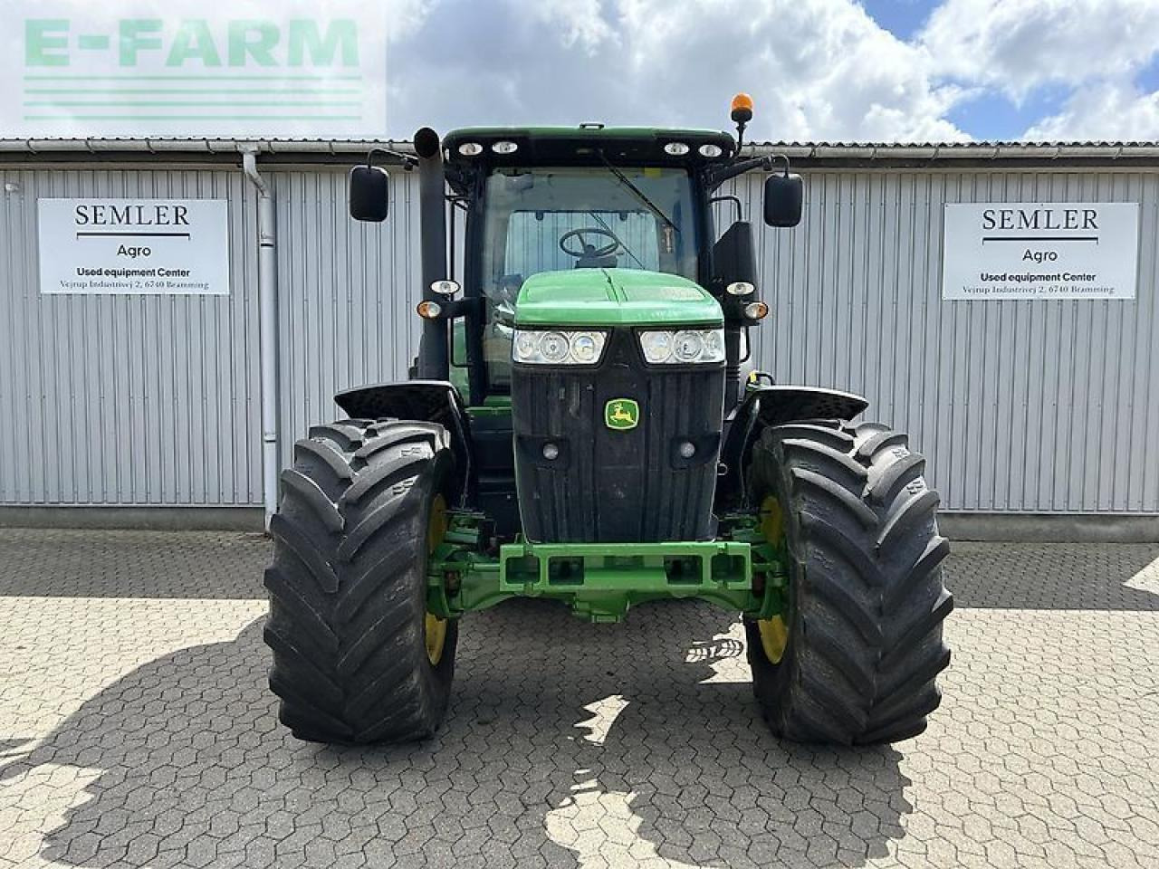 John Deere 7230r - Traktor: 2 kép. John Deere 7230r - Traktor: 2 kép.