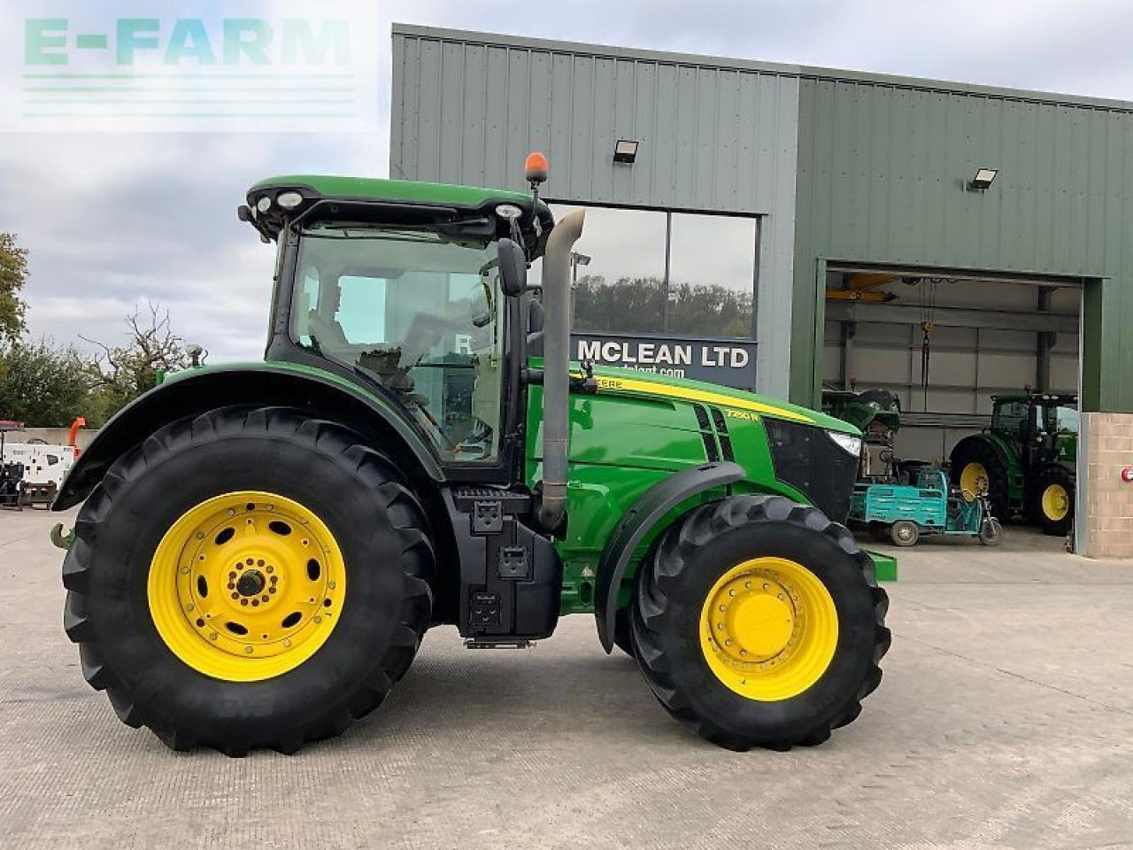 John Deere 7250r tractor (st24600) - Traktor: 2 kép. John Deere 7250r tractor (st24600) - Traktor: 2 kép.