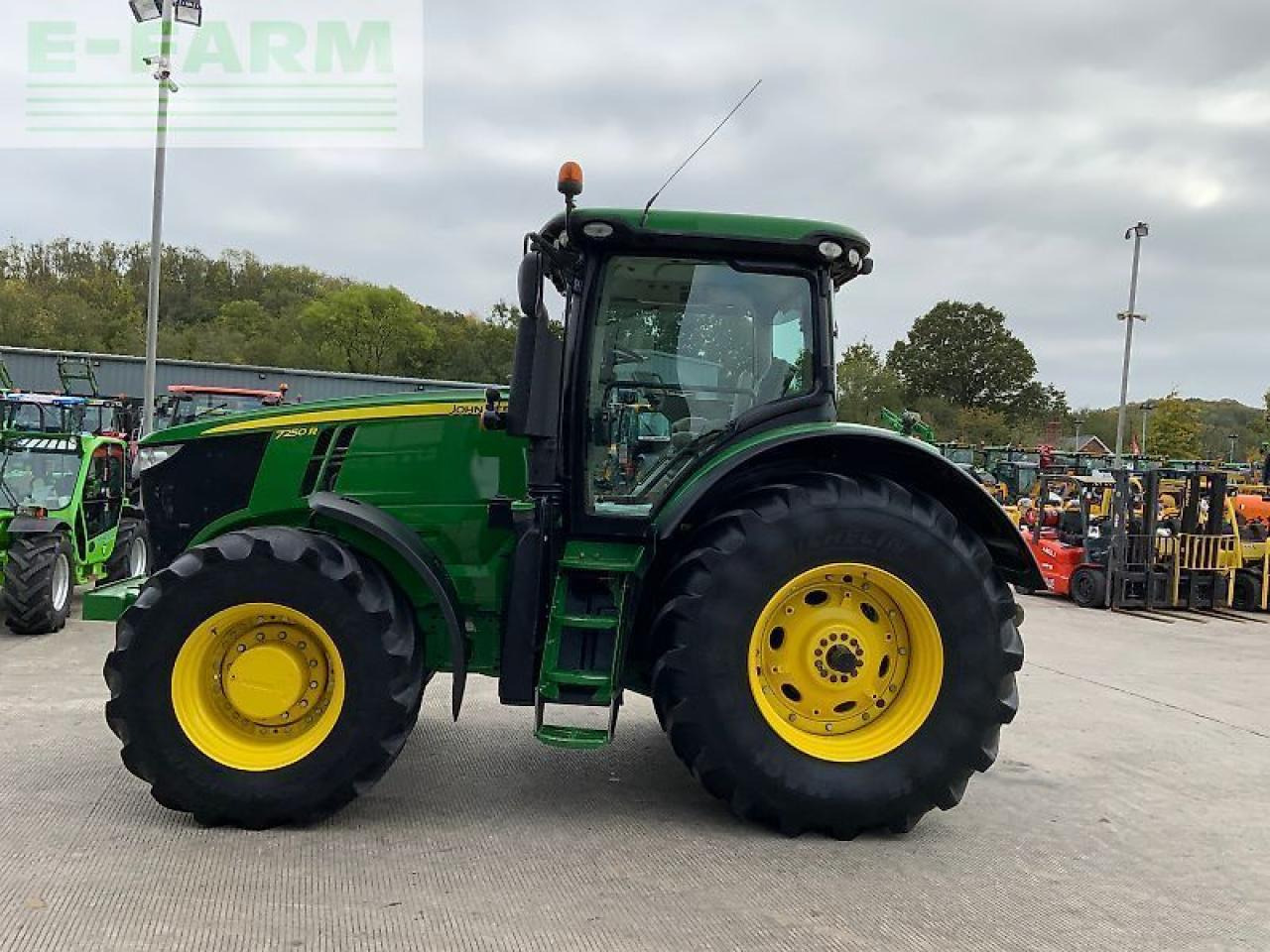 John Deere 7250r tractor (st24600) - Traktor: 5 kép. John Deere 7250r tractor (st24600) - Traktor: 5 kép.