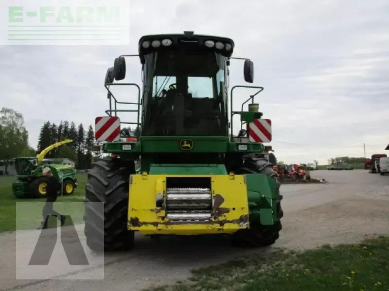 John Deere 7350i - Önjáró szecskázógép: 3 kép. John Deere 7350i - Önjáró szecskázógép: 3 kép.