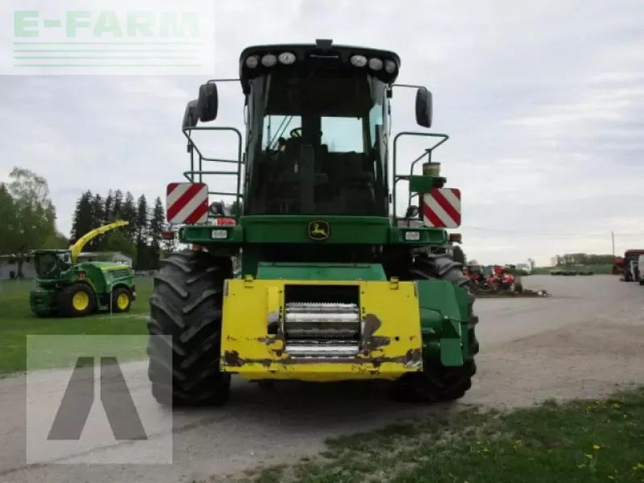 John Deere 7350i - Önjáró szecskázógép: 4 kép. John Deere 7350i - Önjáró szecskázógép: 4 kép.