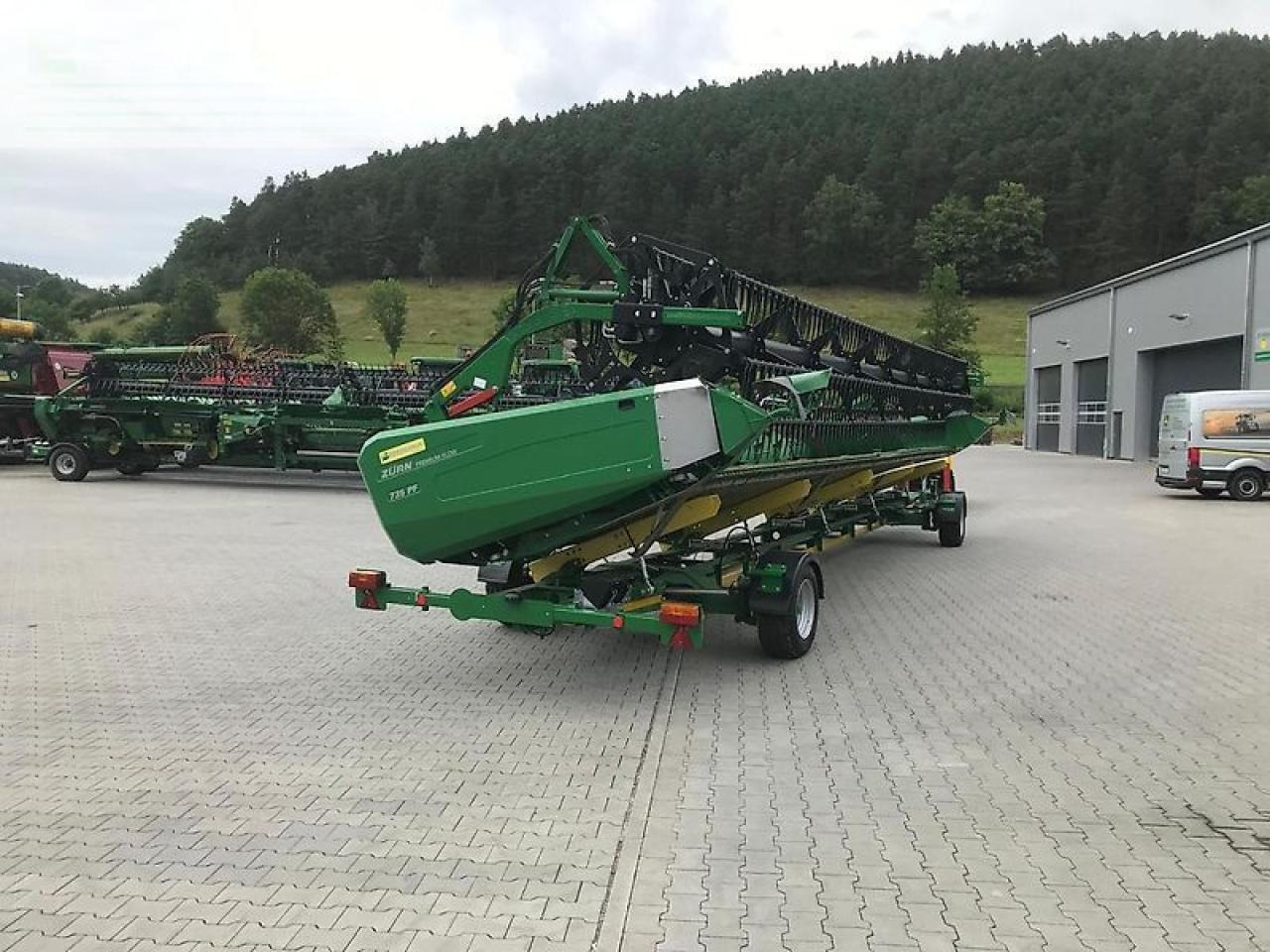 John Deere 735pf - Takarmánybetakarító gép: 4 kép. John Deere 735pf - Takarmánybetakarító gép: 4 kép.